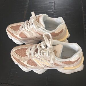 New Balance Beige & White Mode De Vie size 7